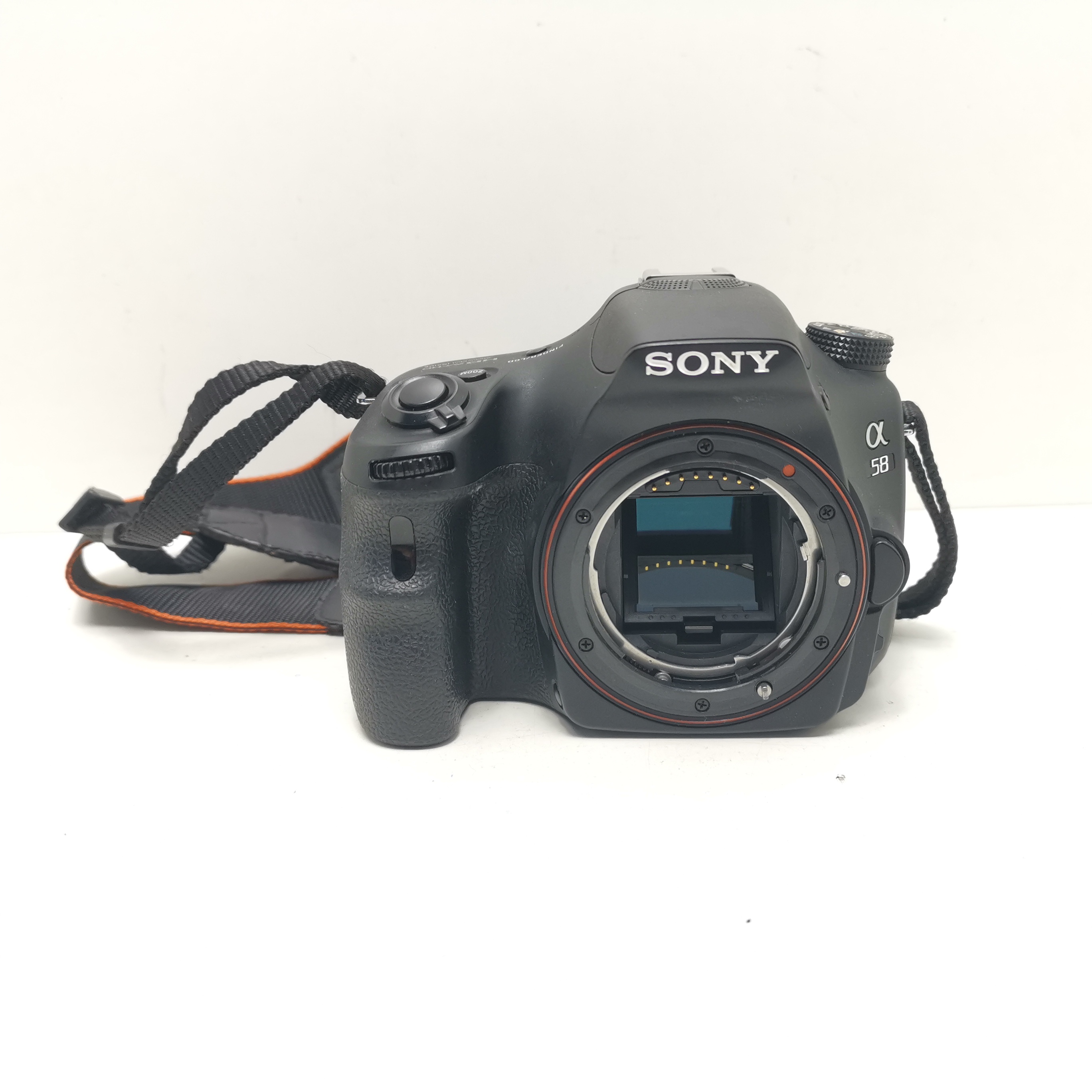 Camara Reflex Sony Alpha SLT-A58 20 MP (Solo Cuerpo) Negra