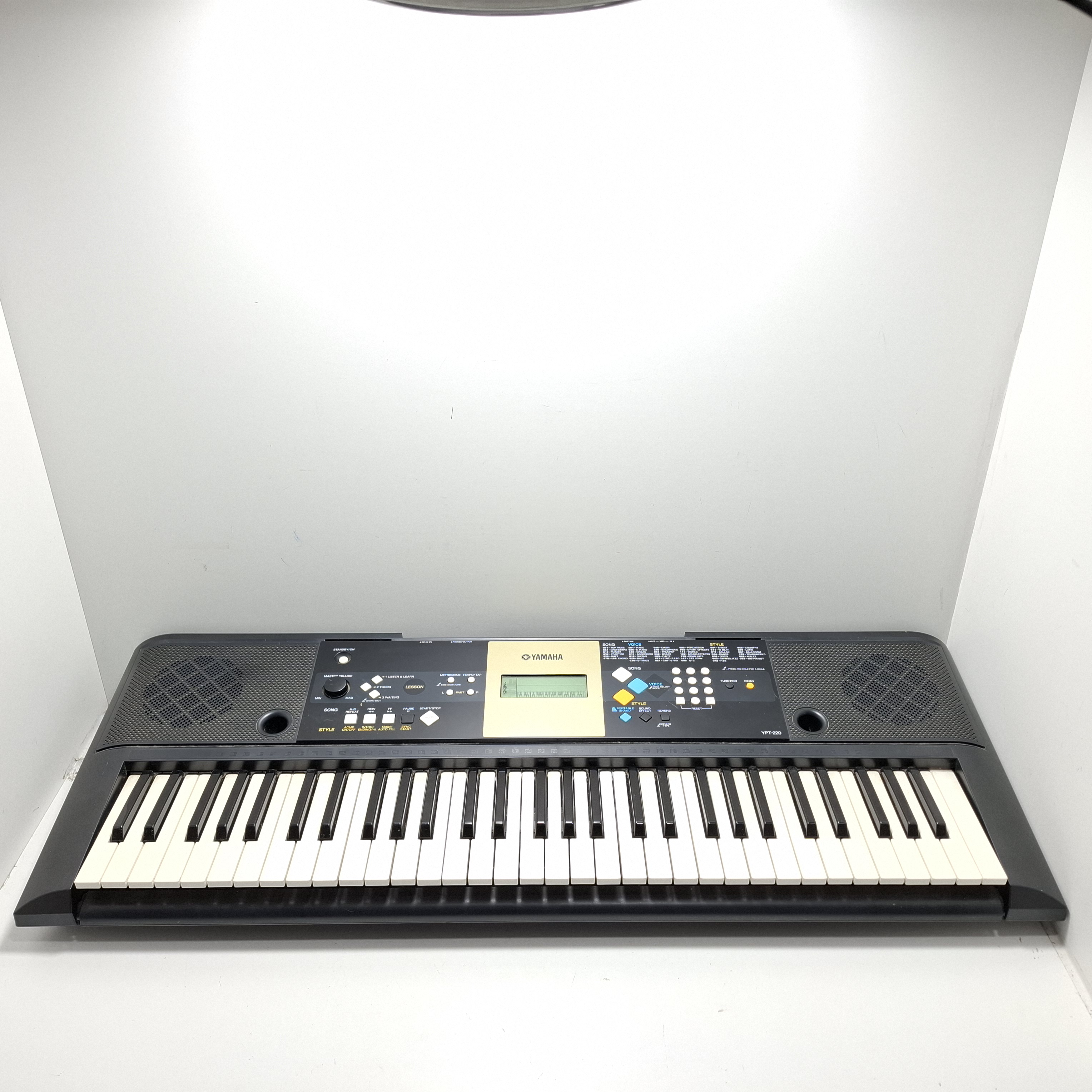 Teclado Yamaha YPT-220