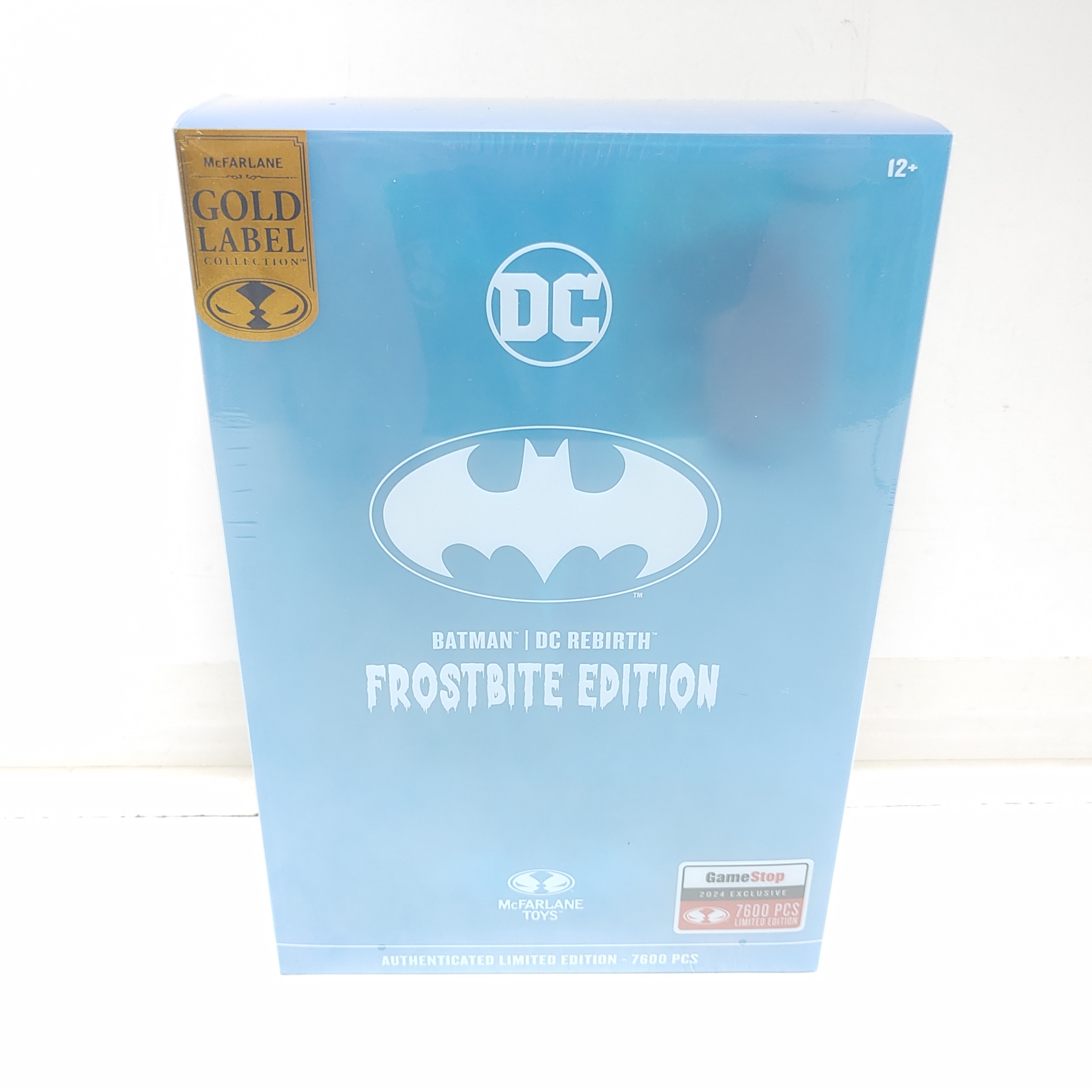 Figura Batman DC Rebirth Edición Frostbite DC Gold Label Edición Limitada Articulada 18 cms
